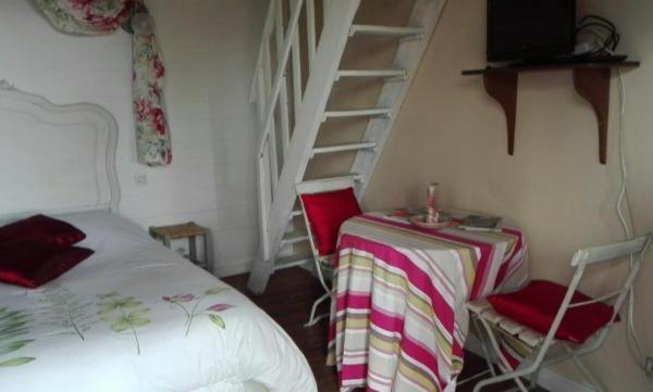 Domaine Du Mont Scolan Bed & Breakfast Montgardon Екстериор снимка